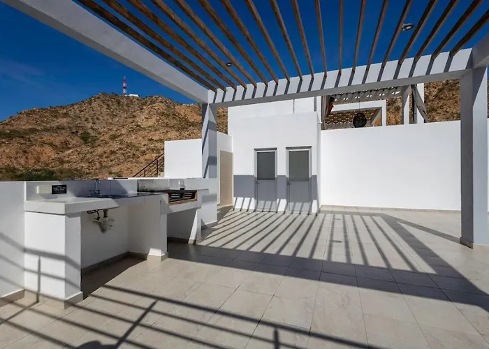 Сasa de vacaciones 2 Bedroom Wake Up To Unique Views From Your Balcony