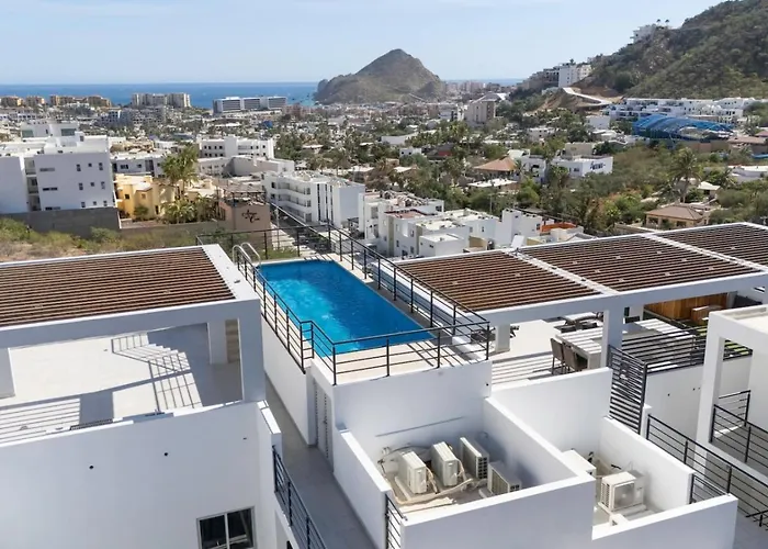 Сasa de vacaciones 2 Bedroom Wake Up To Unique Views From Your Balcony