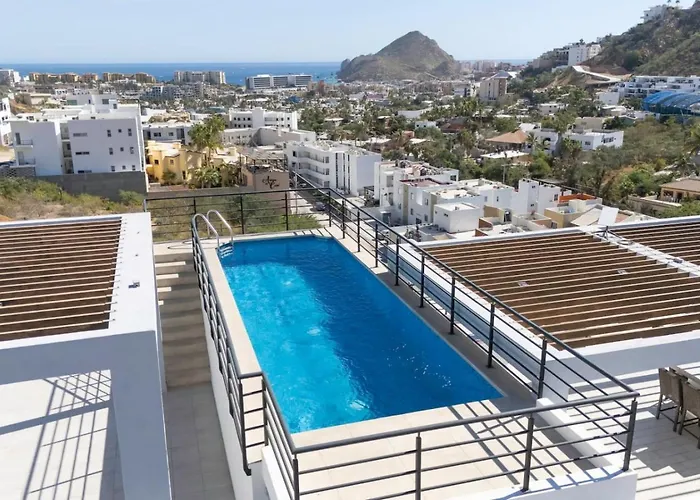 2 Bedroom Wake Up To Unique Views From Your Balcony