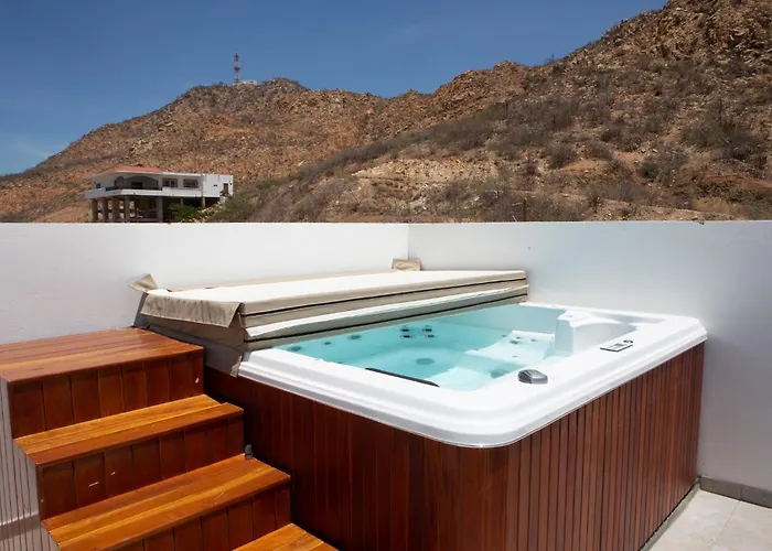 Сasa de vacaciones 2 Bedroom Wake Up To Unique Views From Your Balcony