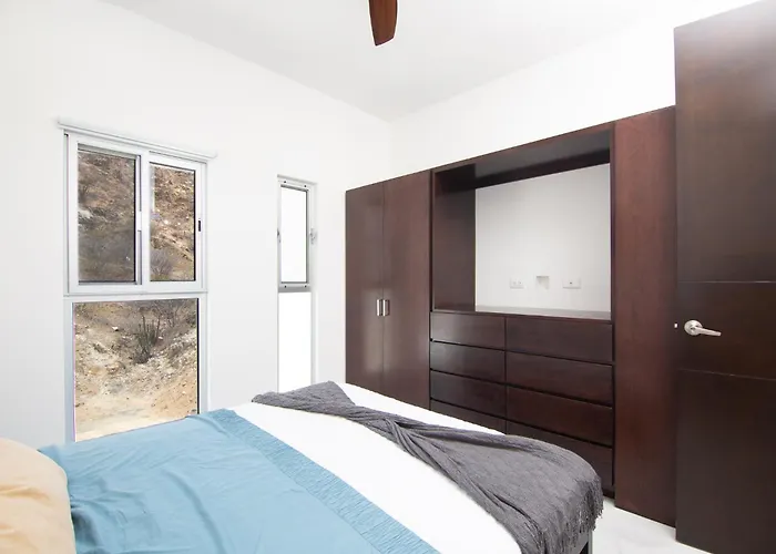 2 Bedroom Wake Up To Unique Views From Your Balcony Сasa de vacaciones Cabo San Lucas